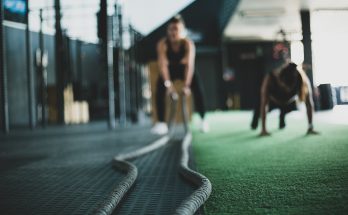 Un entrainement sportif avec des cordes
