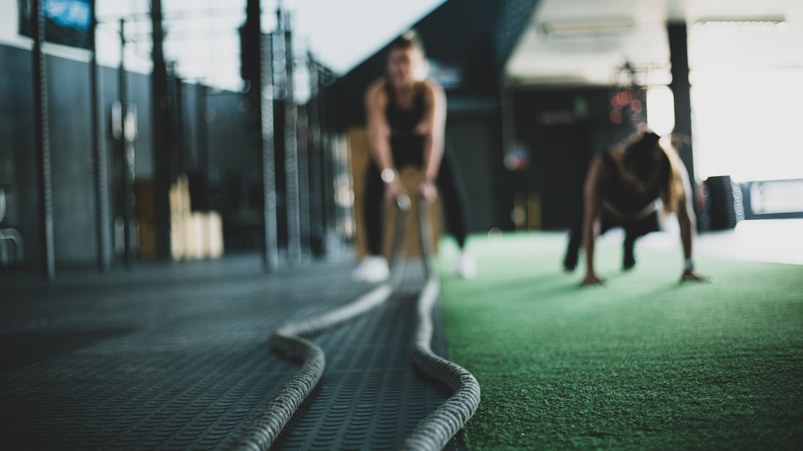 Un entrainement sportif avec des cordes